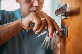 Ouverture de porte claquée ou fermée