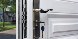 Installation porte blindée et blindage de porte